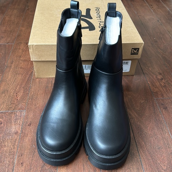 Dirty Laundry Vines Bootie - Picture 4 of 8